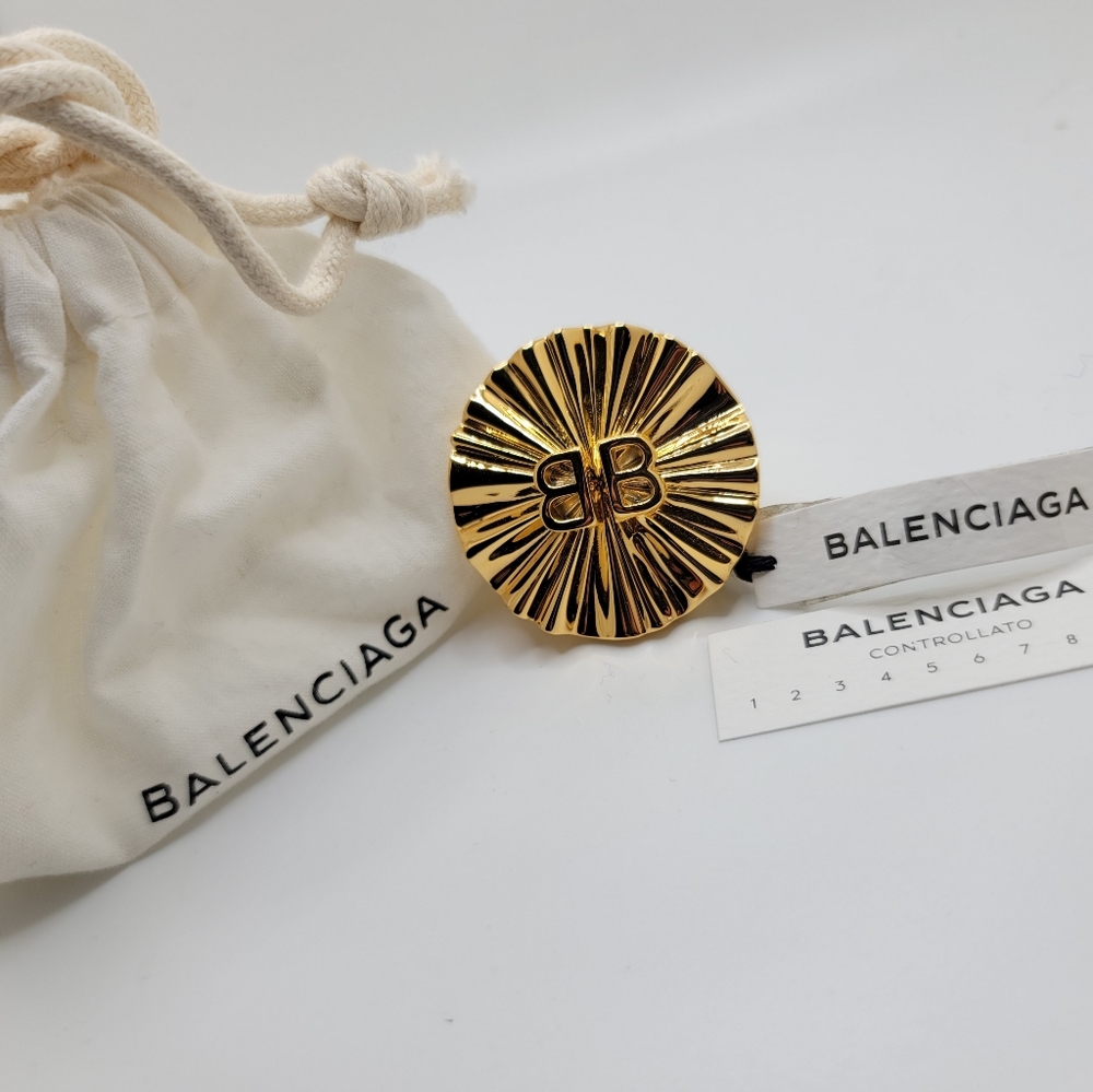 Balenciaga BB Thick Gold Ring US 5 5.5 Heavy Solid Chunky Flower Round Statement
